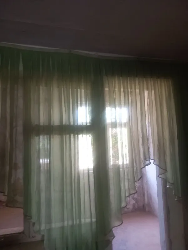 Uy sotiladi 1 etaj narxini kelishamiz kami bor 3 xona 6
