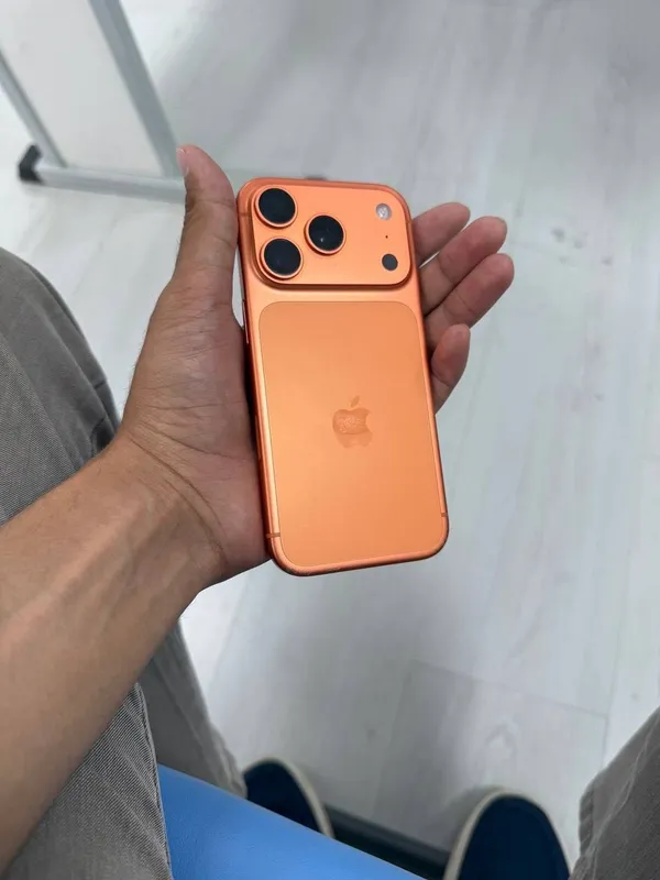 iPhone 17 pro orange — фото 1