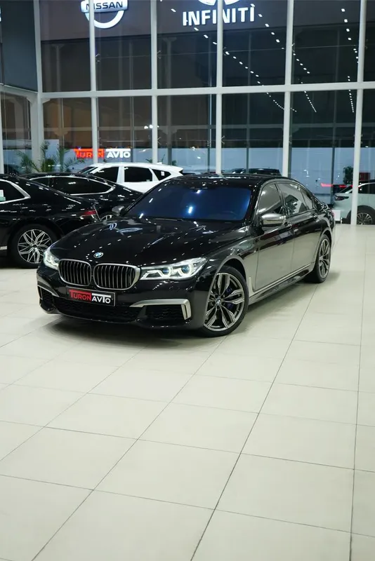BMW M760Li V12 xDrive 2 BMW M760Li V12 xDrive 2