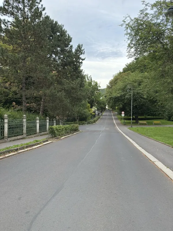 Uy sotiladi 120kv metr