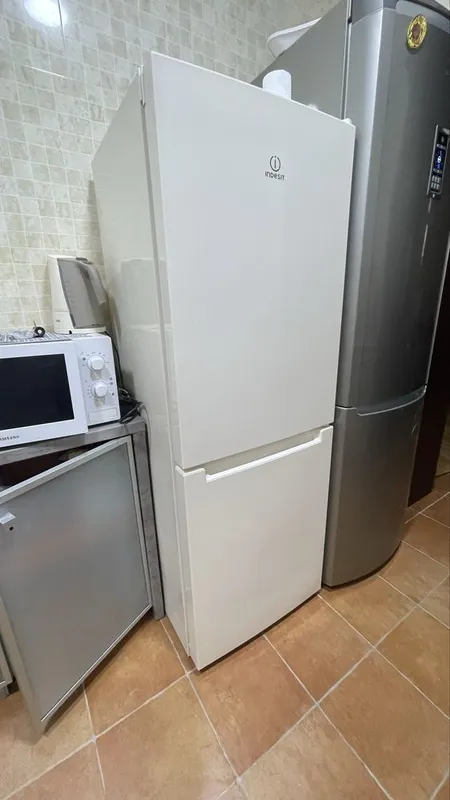 Холодильник Indesit
