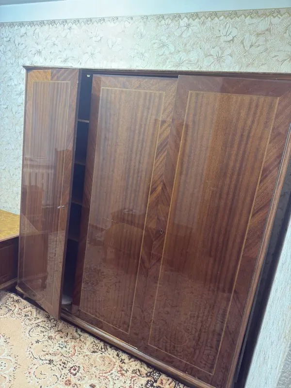 Трюмо и пуфик из ореха (Болгария)