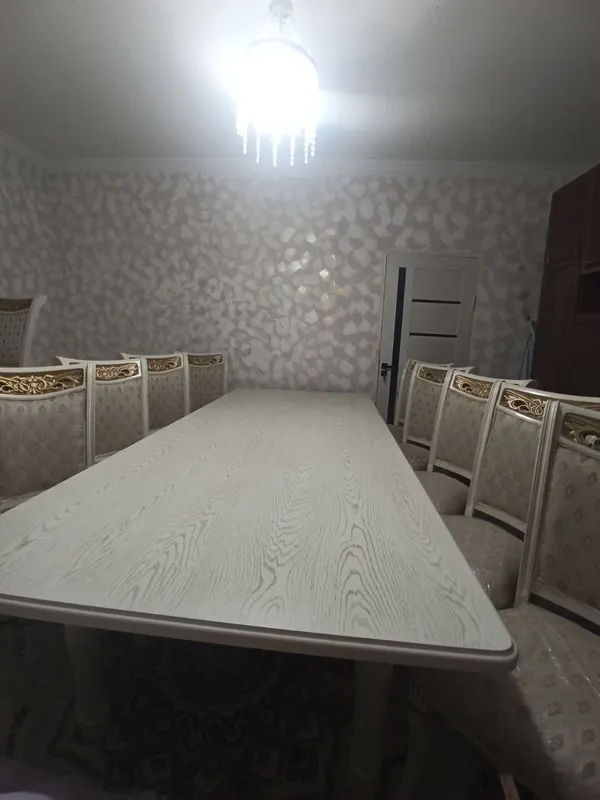 Продается стол и 12 стулев