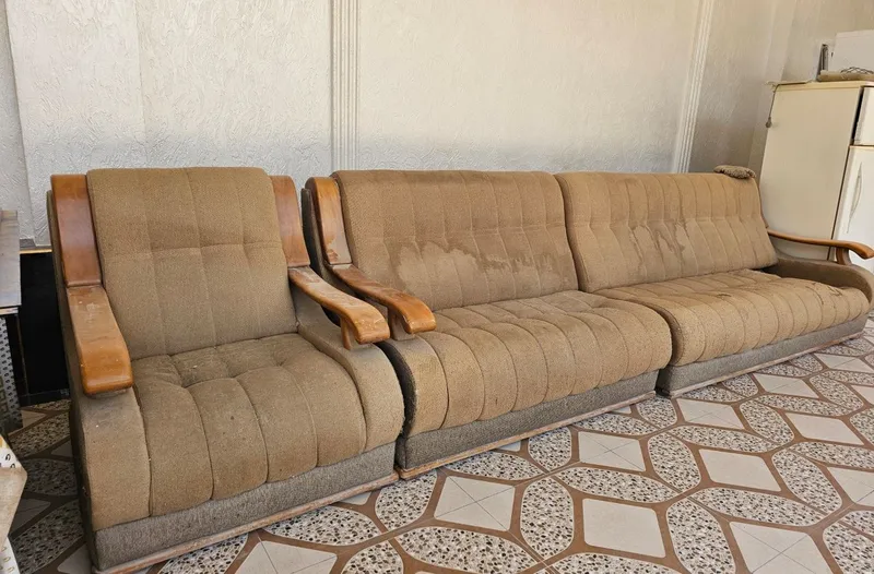 Shkaf, 2ta muzlatgichlar ,divan, deraza va eshiklar, 2ta katta bochka 3 Shkaf, 2ta muzlatgichlar ,divan, deraza va eshiklar, 2ta katta bochka 3