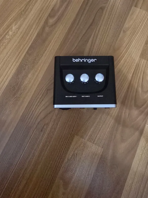 Behringer U-Phoria UM2 audiokarta, HPS300 quloqchinlar 3