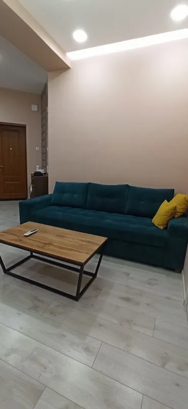 Yakkasaroy tumani bez makler 2 xona uy 380$ 5