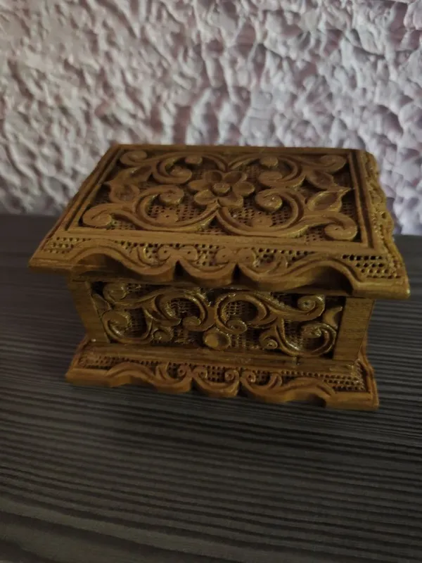 Шкатулка деревянная, советская,100000сум..