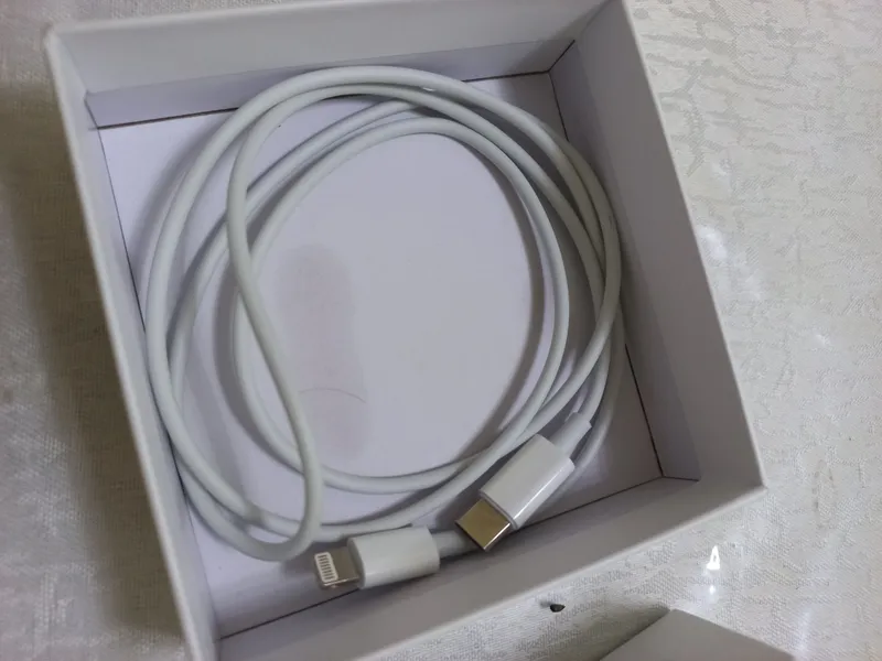 AirPods Dubai version 4 AirPods Dubai version 4