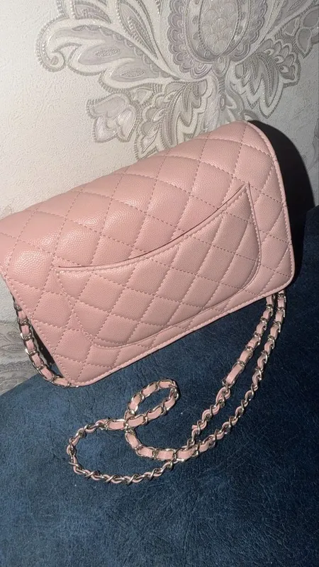 Нежная розовая сумка от бренда Chanel — фото 2