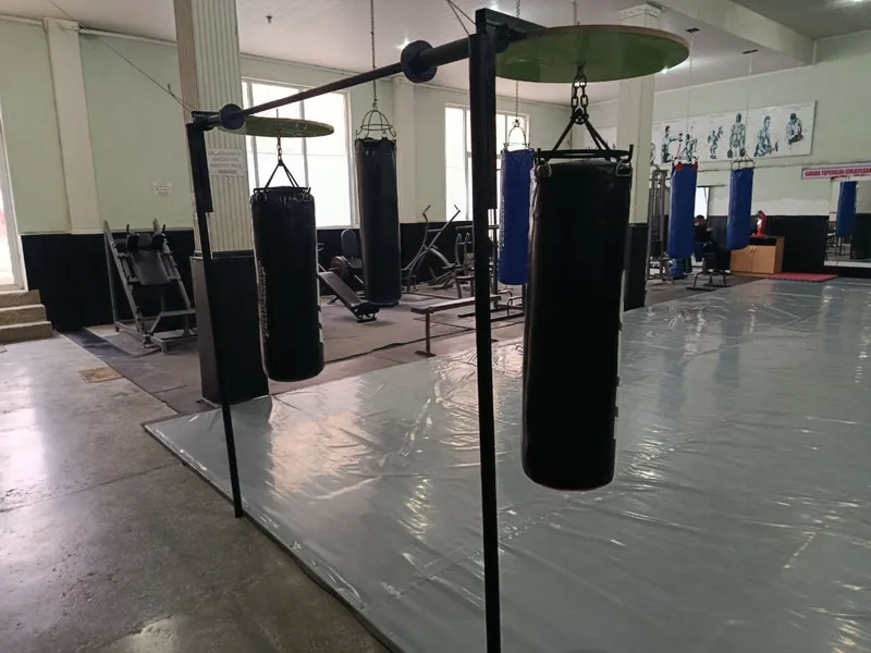 Sport trenajer zali sotiladi
