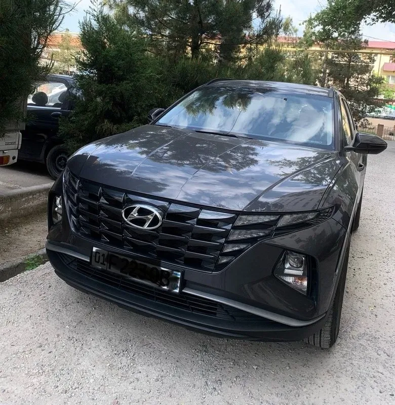 Hyundai Tucson мокрый асфальт 2022 г. 1 Hyundai Tucson мокрый асфальт 2022 г. 1