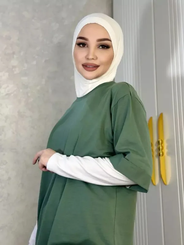 Ayollar uchun yozgi yumshoq va yengil futbolka Ayollar uchun yozgi yumshoq va yengil futbolka