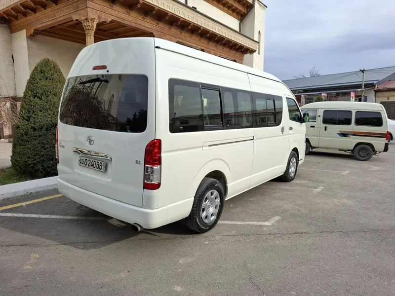 TOYOTA HIACE сотилади 2012 йил 6 TOYOTA HIACE сотилади 2012 йил 6