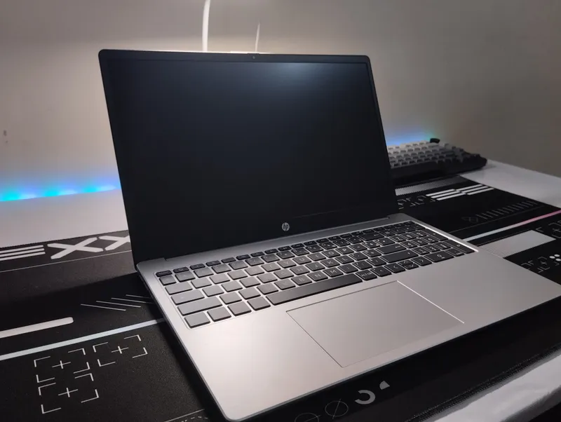 HP 255 G10 8/512GB Ryzen 3 7330U