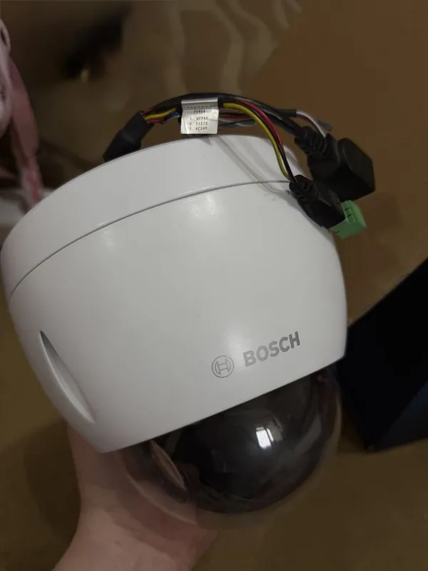 Камера видеонаблюдения BOSCH 1 Камера видеонаблюдения BOSCH 1