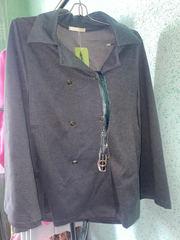 Palto zamonaviy hali kiyilmagan umuman 3