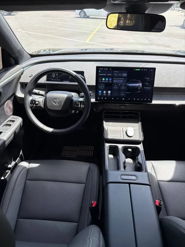 TOYOTA BZ3X Pro Plus EV 520 чистый как новый — фото 4