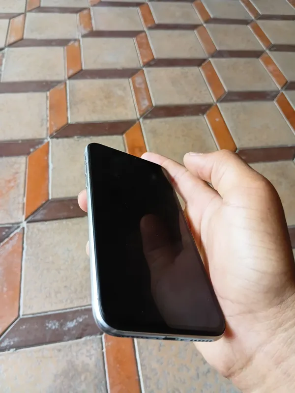 iphone x sotiladi aybi ekran qorayib qogan — фото 2