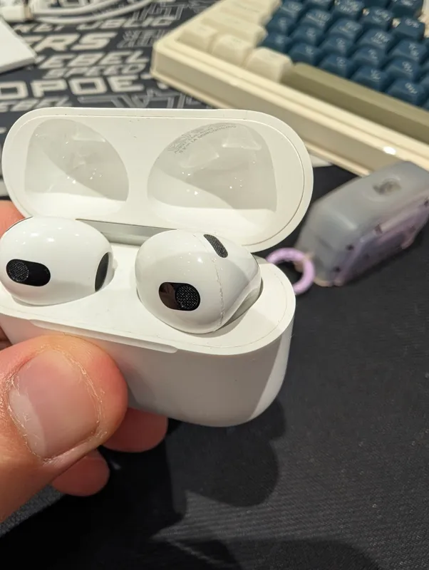 AirPods 3 yaxshi holatda | original 3 AirPods 3 yaxshi holatda | original 3