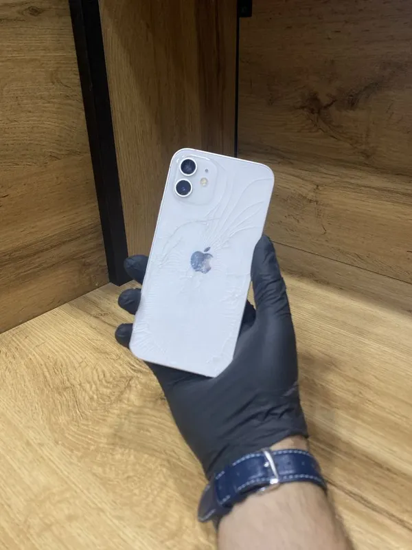 Iphone 12 sotuvda