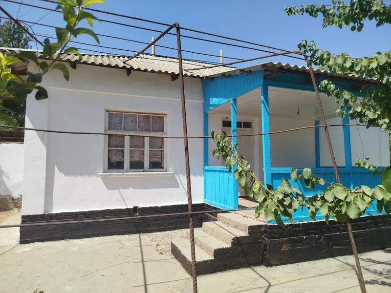 Uy 3 xonali sotiladi 25000$