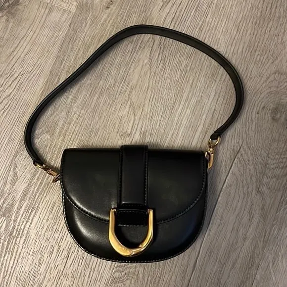 Сумка от бренда Charles & Keith — фото 2