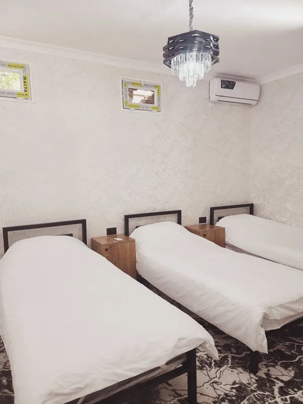 Hostel xizmatlari, Registon yonida joylashgan. Passportning o'zi kifoy