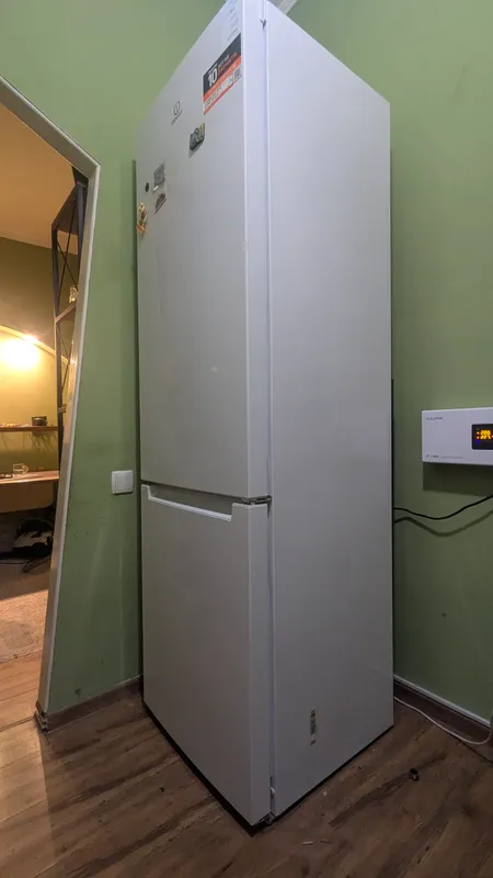 Indesit muzlatgichi sotiladi 2 Indesit muzlatgichi sotiladi 2