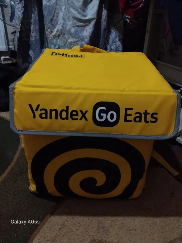 Yandeks eats sumka