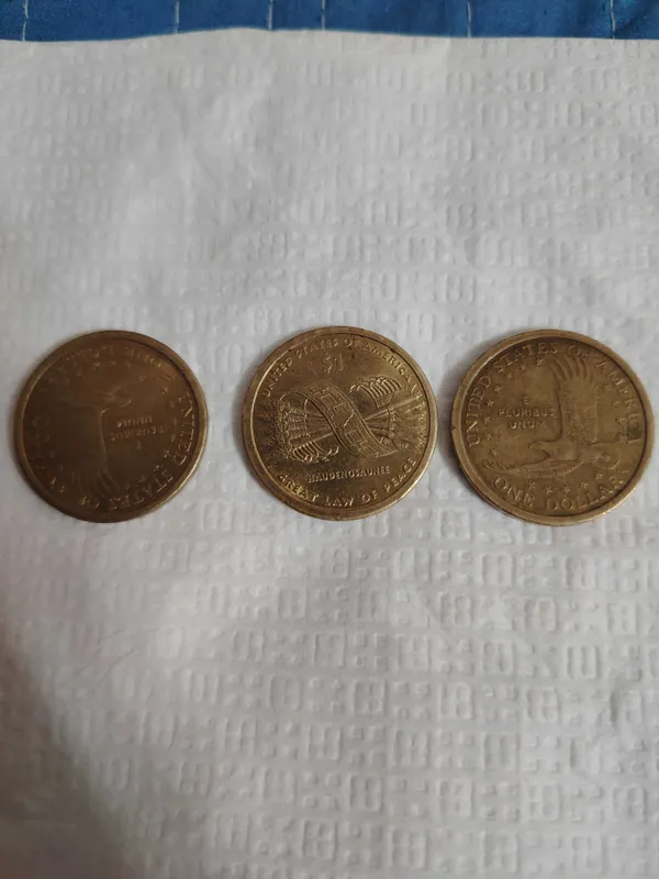 3 американских доларавских монет