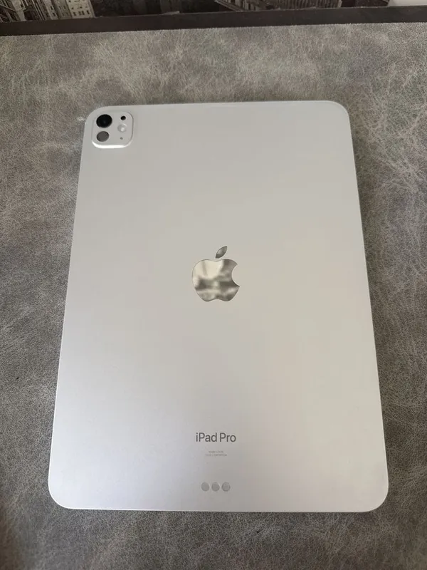 Продам iPad Pro M4 11” 256GB + Magic Keyboard + Apple Pencil Pro 2