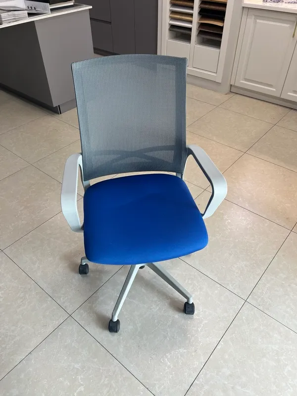 Продаётся новое офисное кресло TORINO GREY (синее) 2