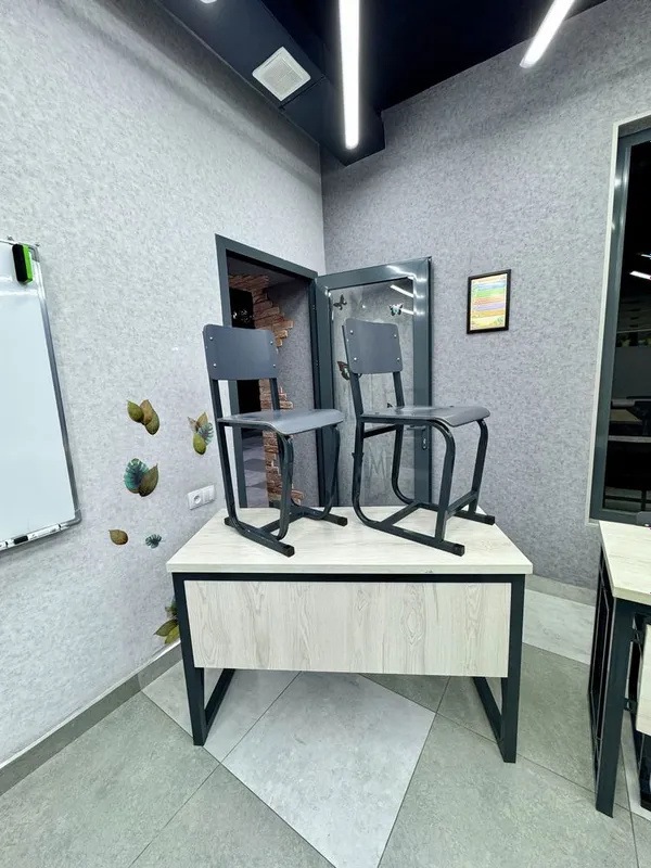 Продаются школьные парты со стульями 1
