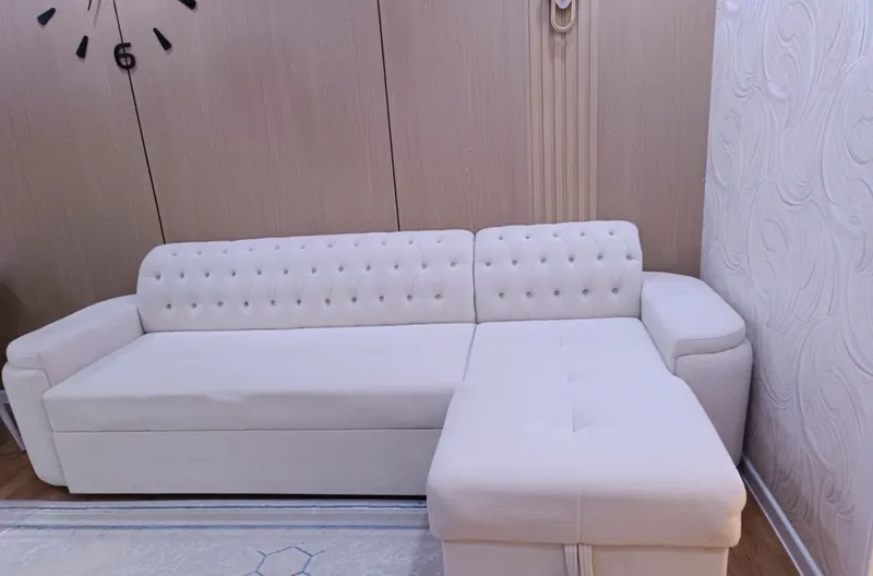 Deyarli yangi yig‘ma divan, taxminiy o‘lchami: 1,60 ga 3 1 Deyarli yangi yig‘ma divan, taxminiy o‘lchami: 1,60 ga 3 1
