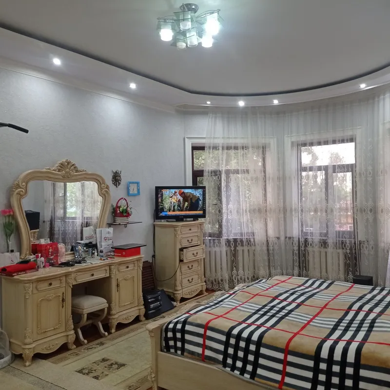 Продаётся большой благородный уютный 2 эт.дом в Кибрае вдоль дороги — фото 4
