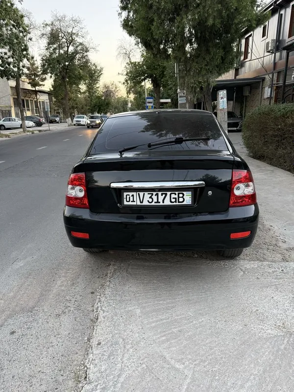 Срочно приора хетчбек 2 Срочно приора хетчбек 2