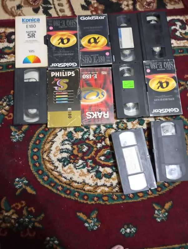VHS кассеты от видеомагнитофона 2 VHS кассеты от видеомагнитофона 2