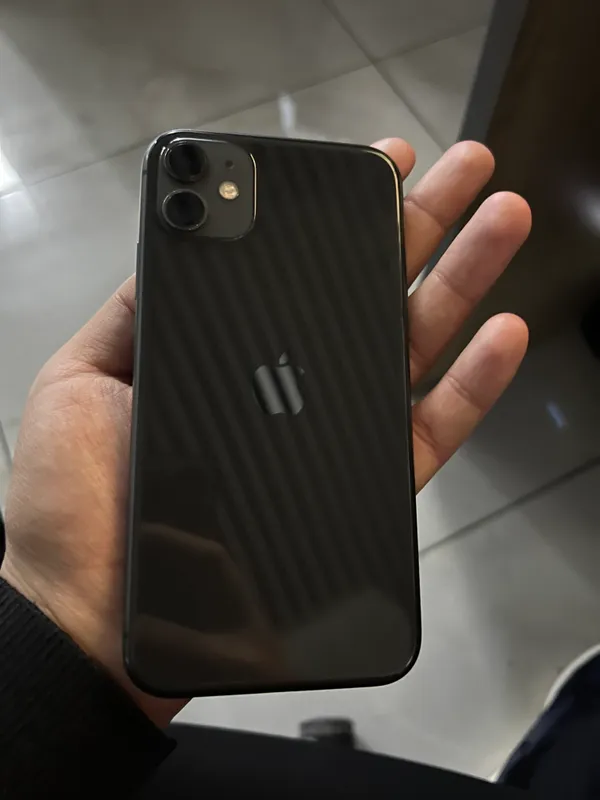 iPhone 11 black 128 gb