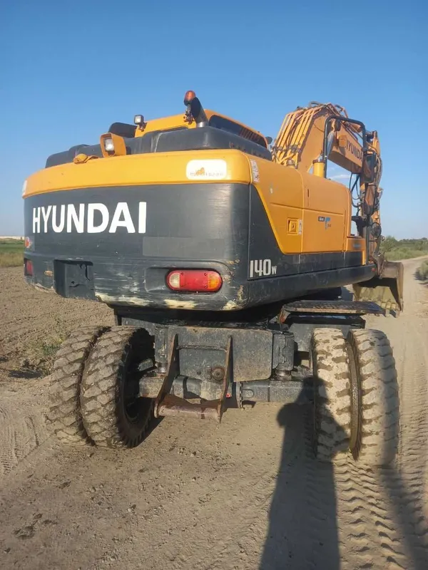 HYUNDAI. 140 sotiladi 1 HYUNDAI. 140 sotiladi 1