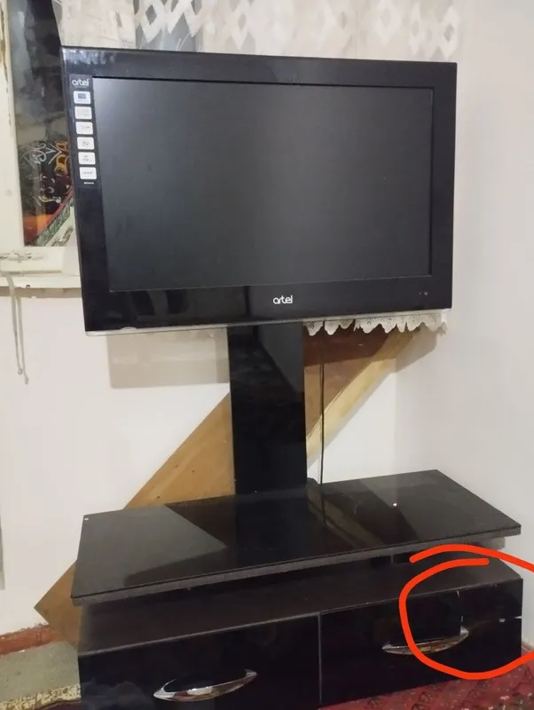 Artel TV 32" холати яхши. Подставкаси билан сотилади.