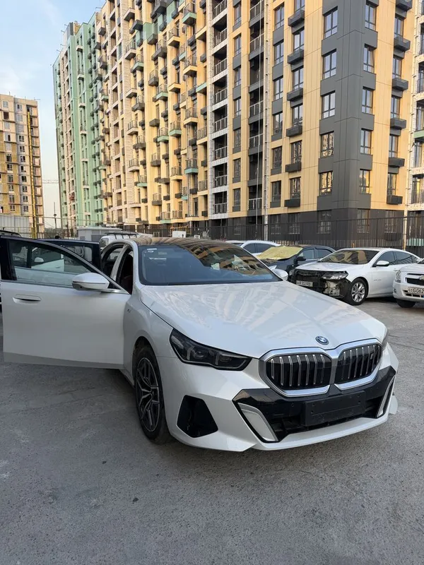 Bmw i5 40L Msport — фото 1