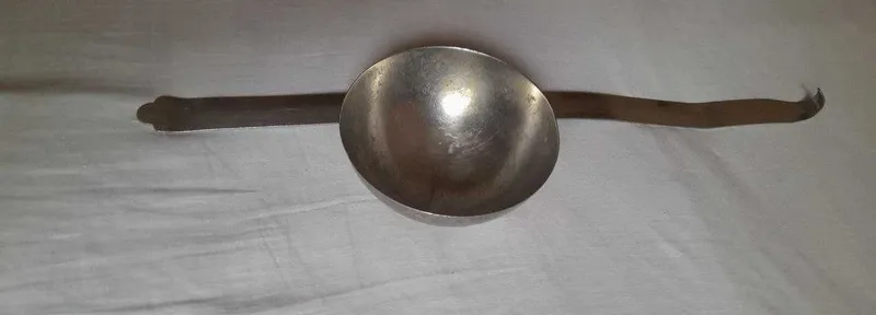 Продам большой половник, ручка и чашка отдельно, надо сварку сделать. 2 Продам большой половник, ручка и чашка отдельно, надо сварку сделать. 2