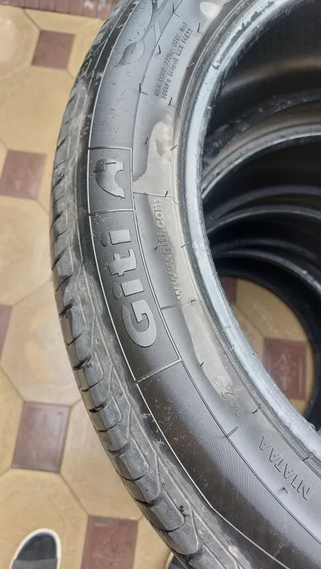 Продаётся авто шины 235 50/ 19