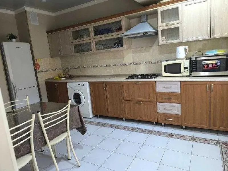 2-комнатная квартира, 65 м², 6/9 этаж — фото 1
