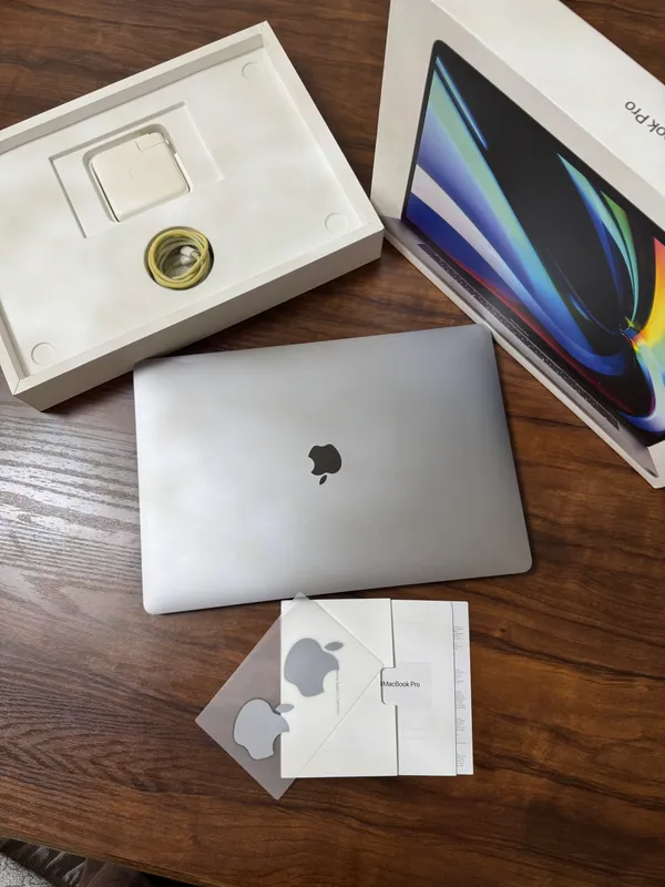 MacBook pro 16’ / i9 / 1TB 7 MacBook pro 16’ / i9 / 1TB 7