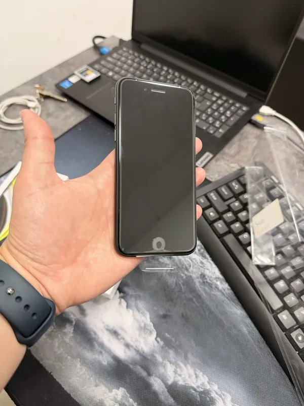 Perfectum iPhone SE 2020 новый 4 Perfectum iPhone SE 2020 новый 4