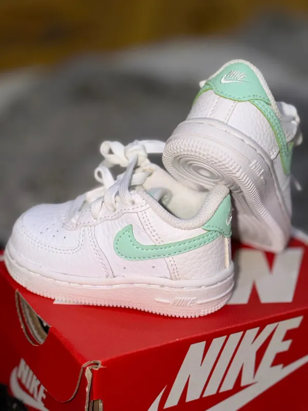 Nike air force 1 .Детские оригинал 100% кроссовки. Nike air force 1 .Детские оригинал 100% кроссовки.