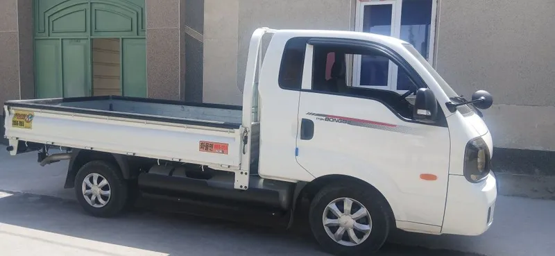 Kia bongo sotiladi pirapan mator xama joyi zur ishlaydi aybi yuq yili