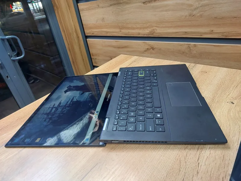 Asus Vivobook x360 sotiladi