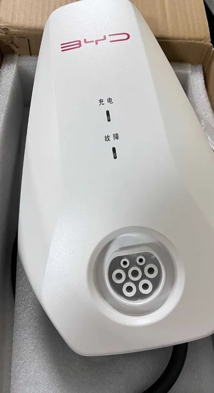 BYD zaryadlivchi qurilma yangi